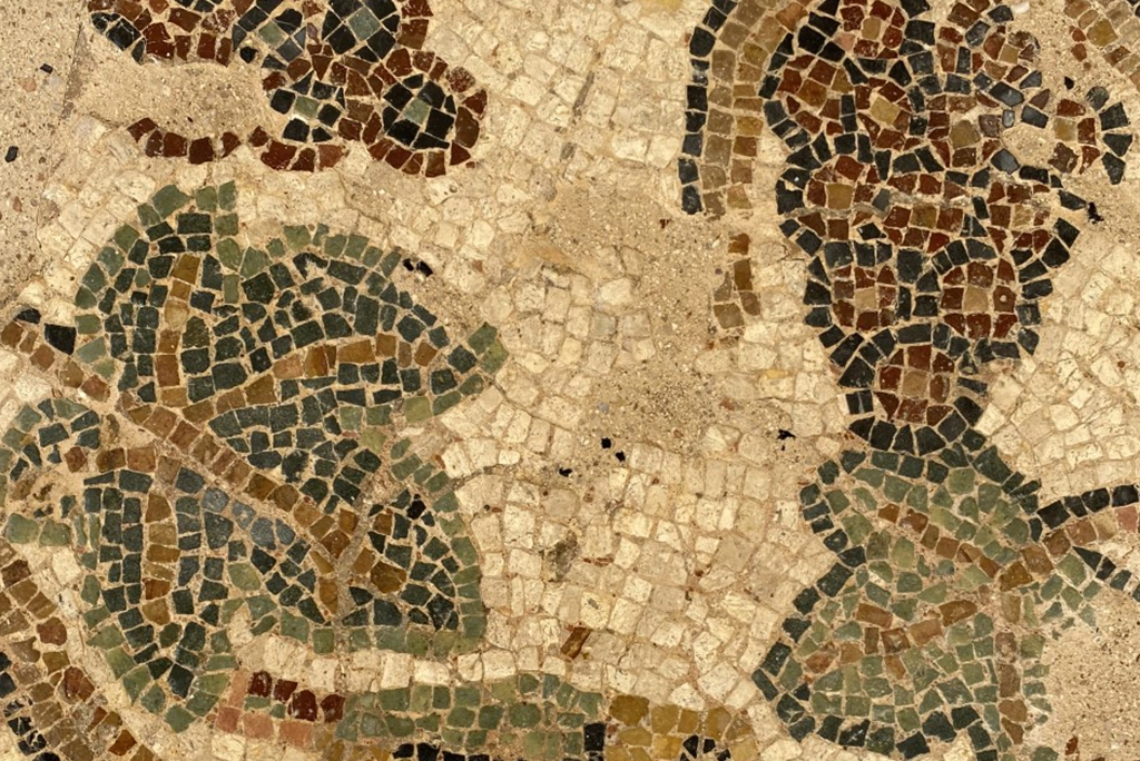 Détail de la mosaÏque à l'oiseau - Ville de Séviac